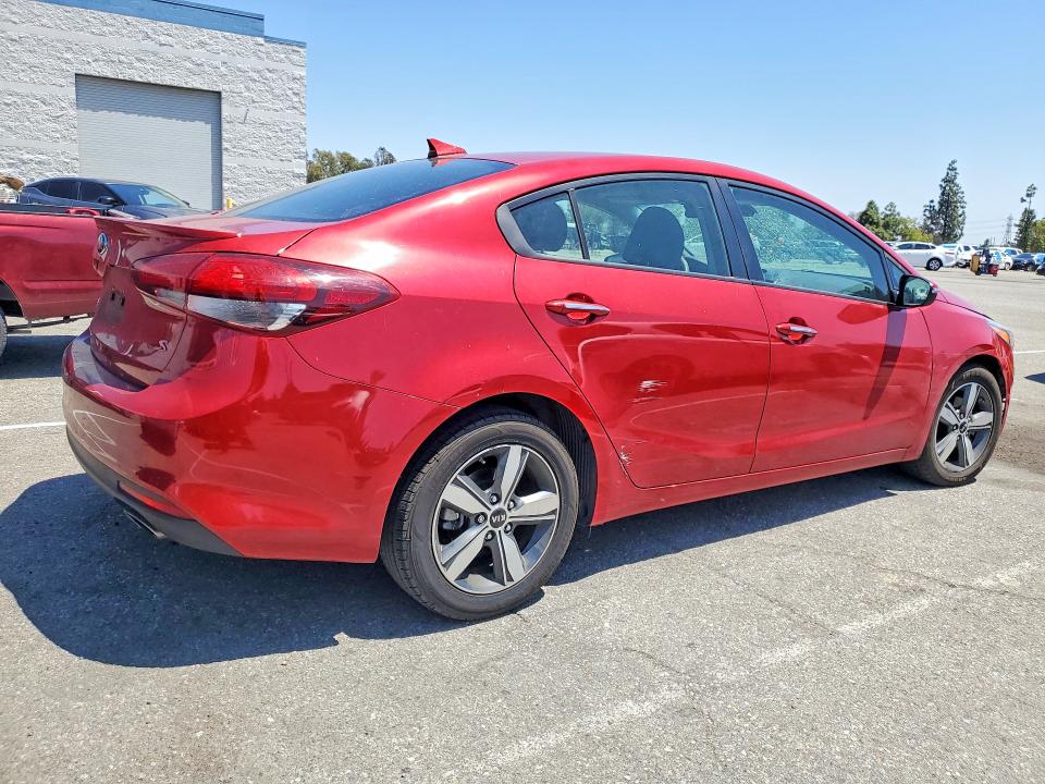 52714666 :رقم المزاد ، 3KPFL4A76JE228663 vin ، 2018 Kia Forte مزاد بيع