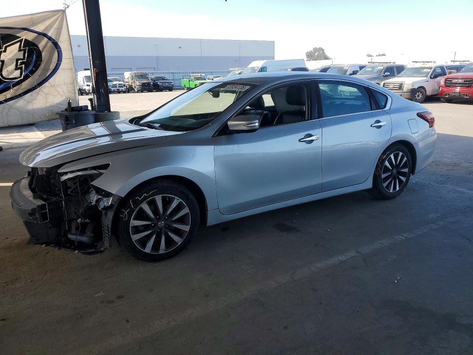 Продажа на аукционе авто 2018 Nissan Altima, vin: 1N4AL3AP7JC188417, номер лота: 53934136