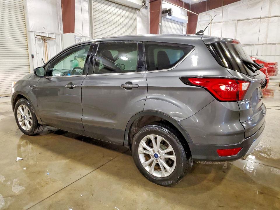 52771806 :رقم المزاد ، 1FMCU9GD0KUB04235 vin ، 2019 Ford Escape مزاد بيع