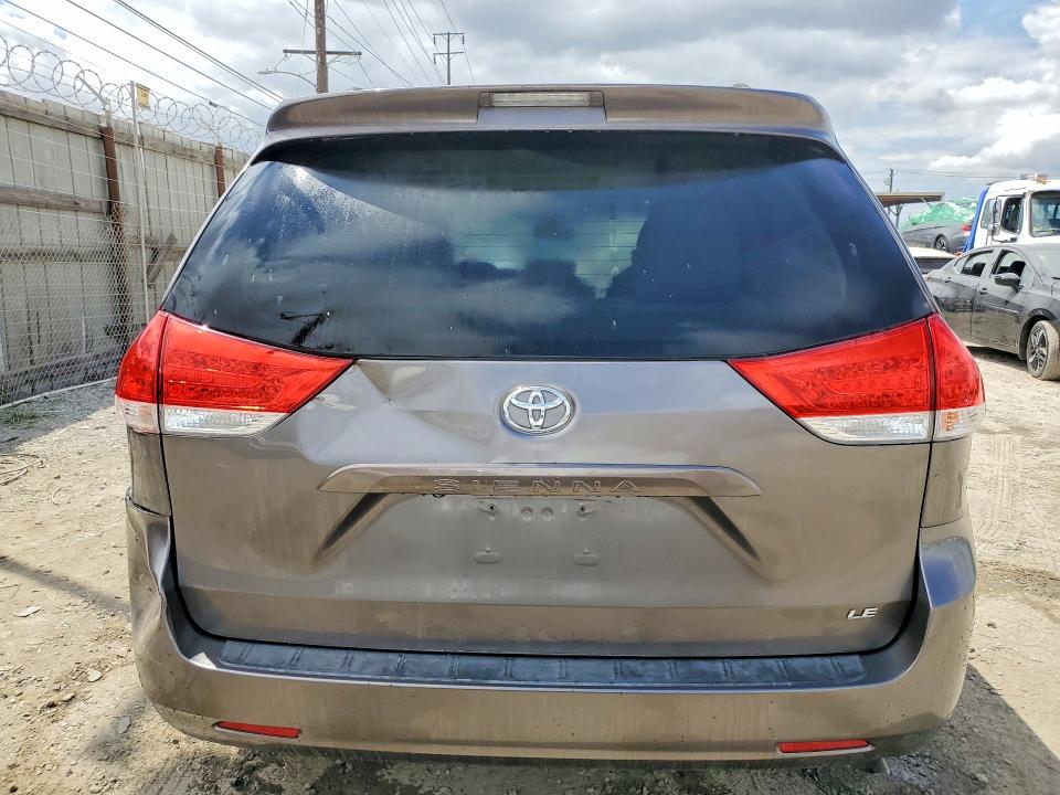 55188756 :رقم المزاد ، 5TDKK3DC6BS090490 vin ، 2011 Toyota Sienna مزاد بيع