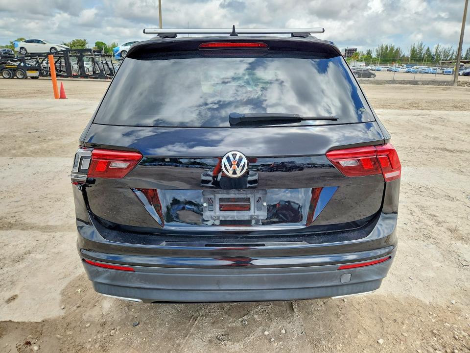 52355486 :رقم المزاد ، 3VV3B7AX4JM210161 vin ، 2018 Volkswagen Tiguan مزاد بيع
