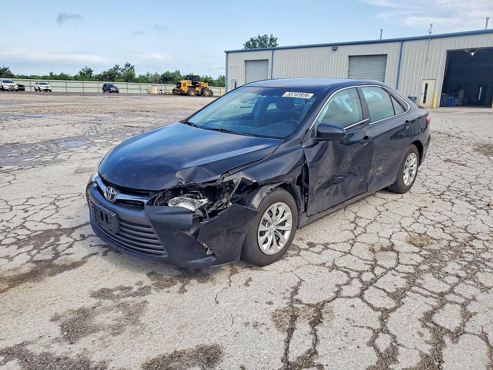 53703936 :رقم المزاد ، 4T4BF1FK3FR493262 vin ، 2015 Toyota Camry مزاد بيع