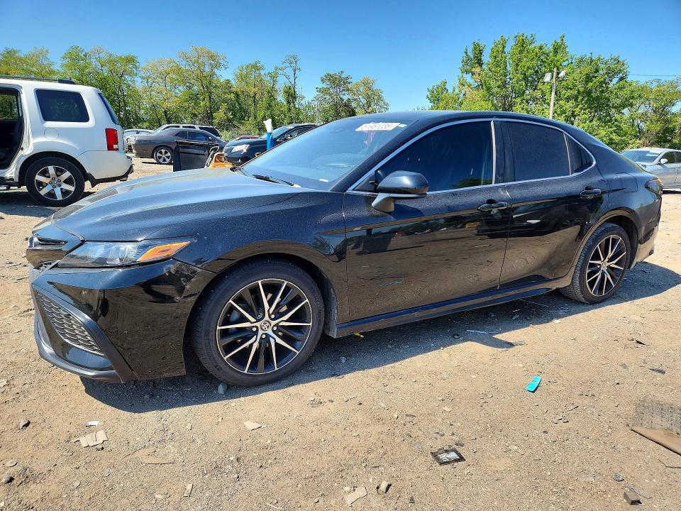 51961036 :رقم المزاد ، 4T1G11AK2MU557696 vin ، 2021 Toyota Camry مزاد بيع