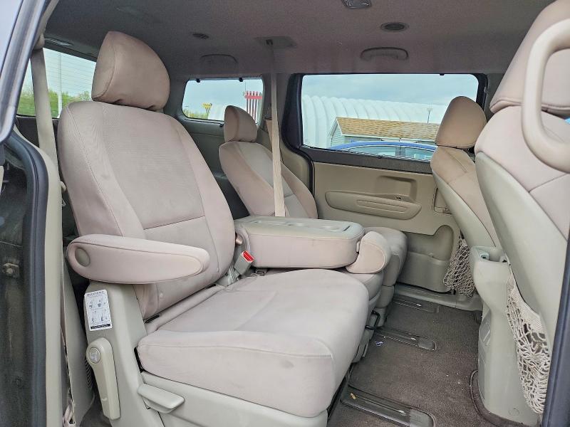 52567396 :رقم المزاد ، KNDMB5C19F6021545 vin ، 2015 Kia Sedona مزاد بيع