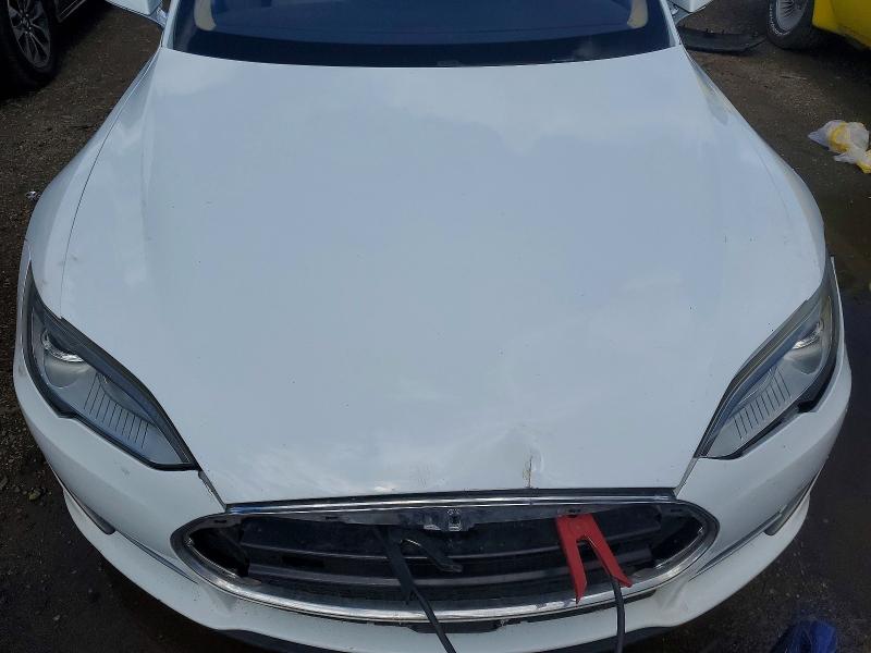 52041726 :رقم المزاد ، 5YJSA1AG0DFP11499 vin ، 2013 Tesla Model S مزاد بيع