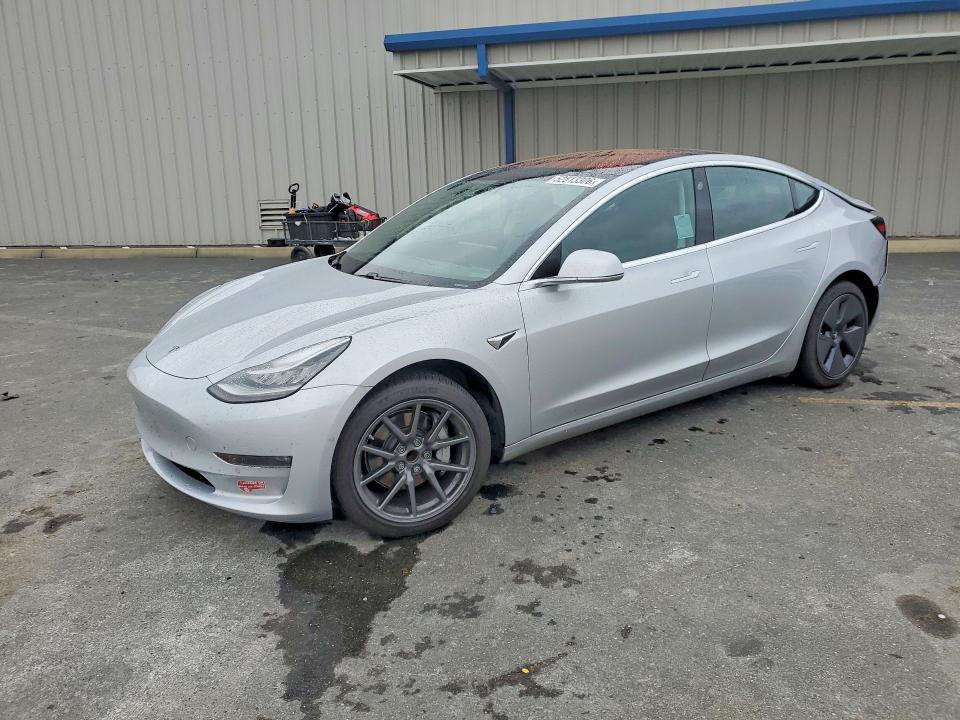 52513306 :رقم المزاد ، 5YJ3E1EA1JF048499 vin ، 2018 Tesla Model 3 مزاد بيع
