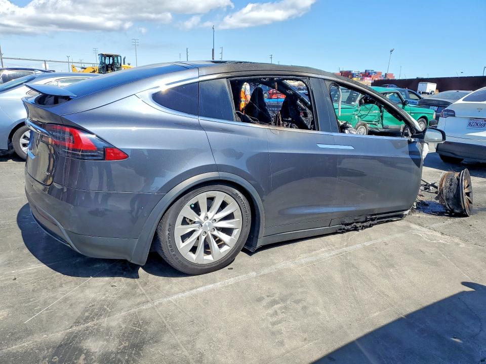 Продаж на аукціоні авто 2018 Tesla Model X, vin: 5YJXCAE26JF087993, номер лоту: 55630786