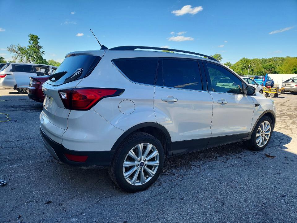 Продажа на аукционе авто 2019 Ford Escape, vin: 1FMCU9HD3KUC57934, номер лота: 52928146