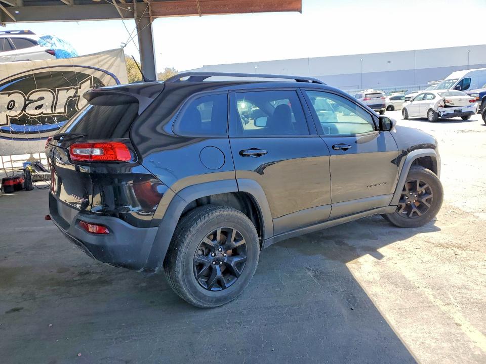 54366976 :رقم المزاد ، 1C4PJMBS7FW770039 vin ، 2015 Jeep Cherokee مزاد بيع