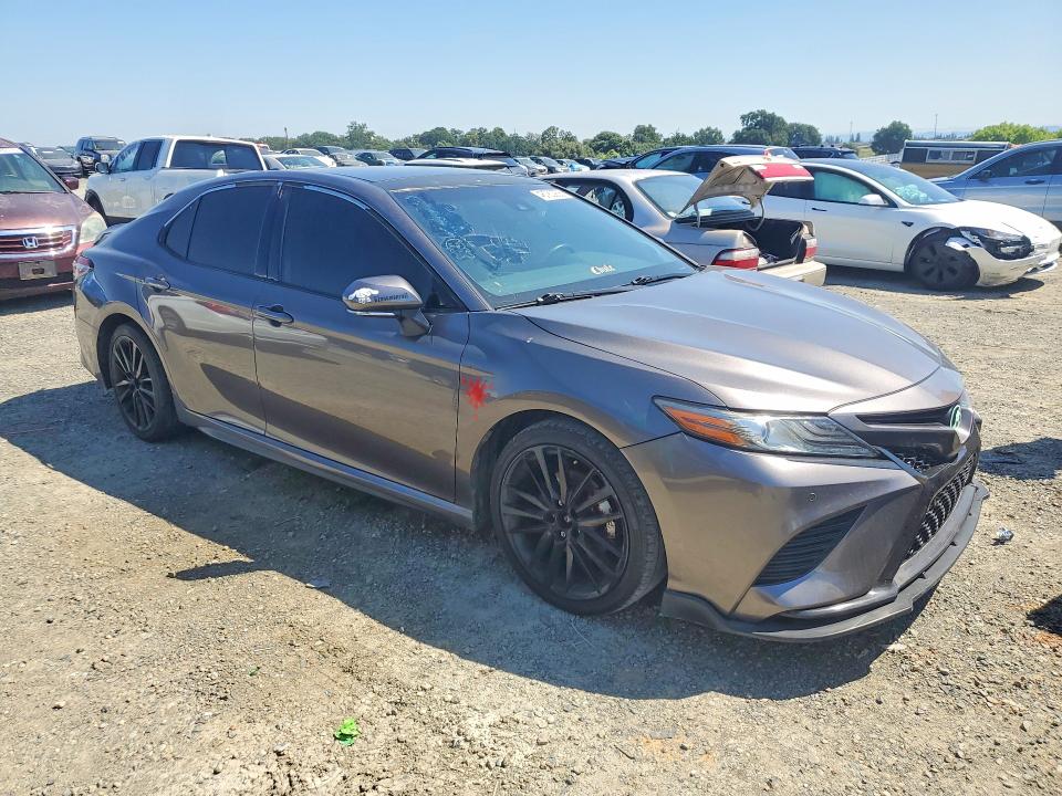 2018 Toyota Camry მანქანა იყიდება აუქციონზე, vin: 4T1B61HK2JU029654, აუქციონის ნომერი: 46780936