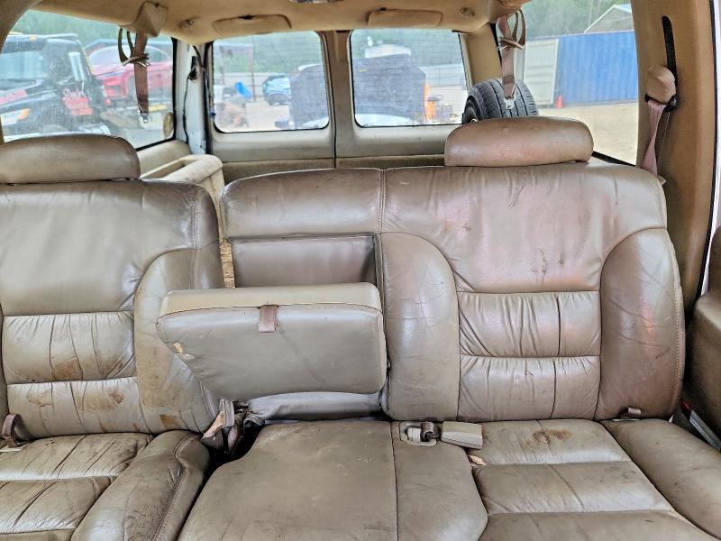 52895796 :رقم المزاد ، 1GKEC16R1XJ733496 vin ، 1999 Gmc Suburban مزاد بيع