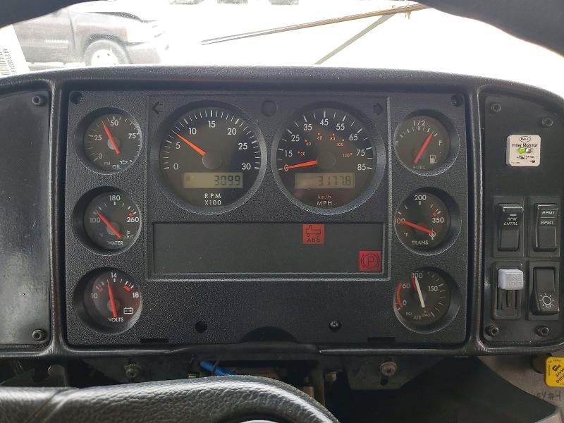 54542476 :رقم المزاد ، 4UZ6CJAA2WC914526 vin ، 1998 Freightliner Chassis مزاد بيع
