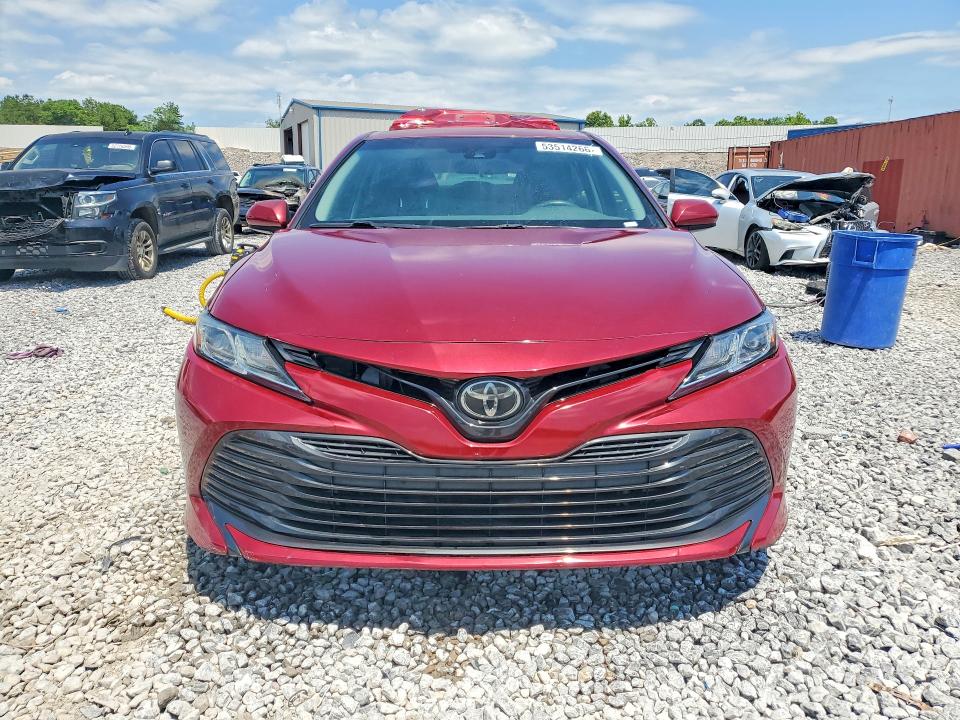 53514266 :رقم المزاد ، 4T1B11HK7JU537133 vin ، 2018 Toyota Camry مزاد بيع