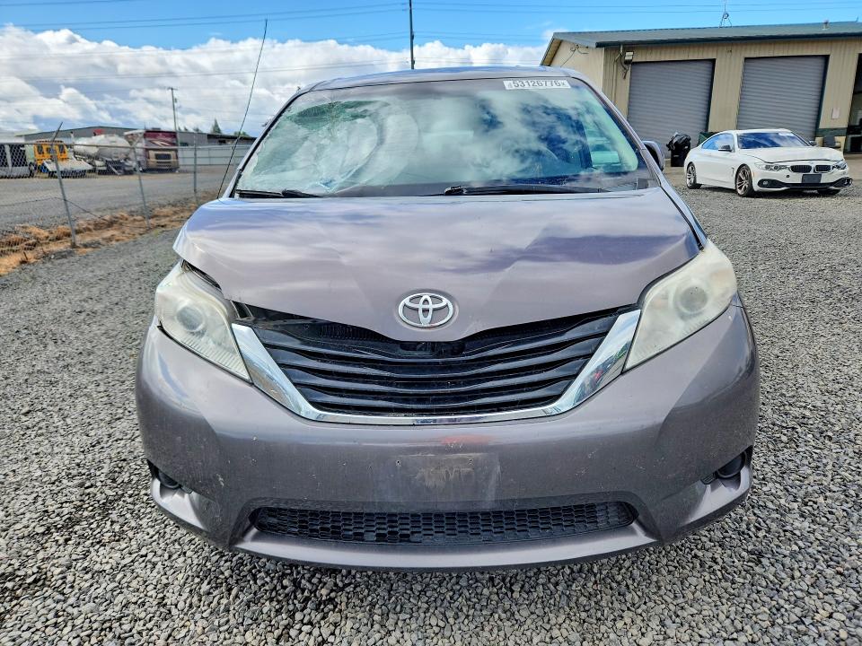 Продажа на аукционе авто 2011 Toyota Sienna, vin: 5TDJK3DC6BS008107, номер лота: 53126776