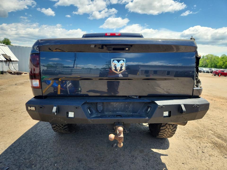 54919896 :رقم المزاد ، 3C6UR5CL0JG107239 vin ، 2018 Ram 2500 مزاد بيع