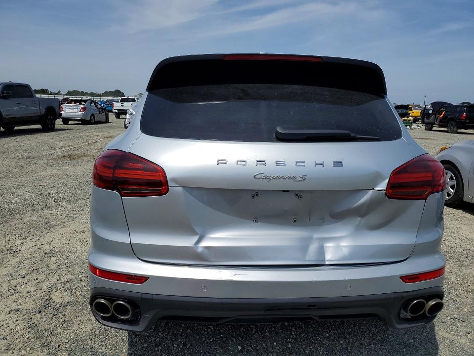 52066316 :رقم المزاد ، WP1AB2A22FLA60118 vin ، 2015 Porsche Cayenne مزاد بيع