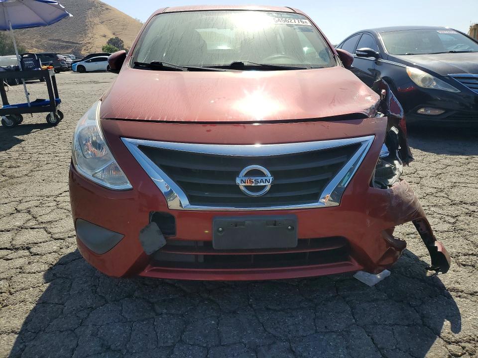 54562776 :رقم المزاد ، 3N1CN7AP4JL815943 vin ، 2018 Nissan Versa مزاد بيع