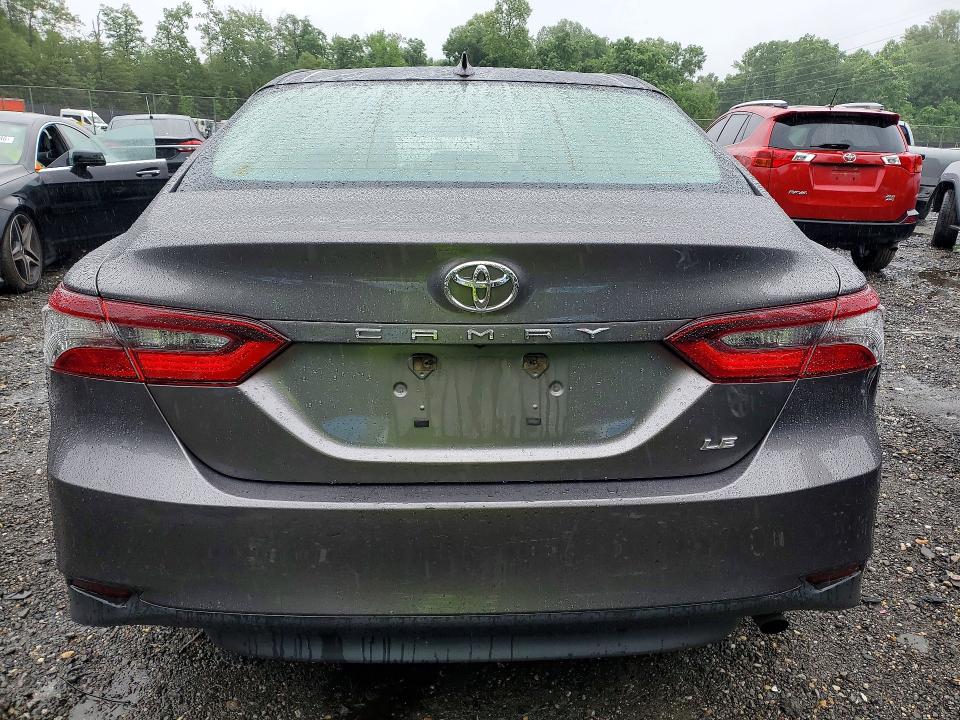 54514966 :رقم المزاد ، 4T1C11AK0NU009499 vin ، 2022 Toyota Camry مزاد بيع