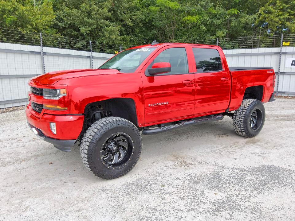Auction sale of the 2017 Chevrolet Silverado, vin: 3GCUKREC8HG178040, lot number: 52273836