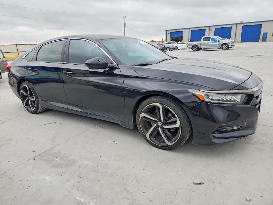 53137516 :رقم المزاد ، 1HGCV1F30KA074653 vin ، 2019 Honda Accord مزاد بيع