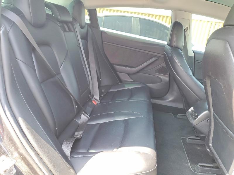 52870786 :رقم المزاد ، 5YJ3E1EA4JF045418 vin ، 2018 Tesla Model 3 مزاد بيع