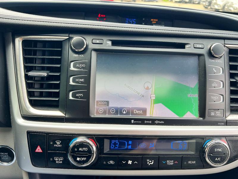 Auction sale of the 2019 Toyota Highlander, vin: 5TDJZRFH4KS588142, lot number: 55097866