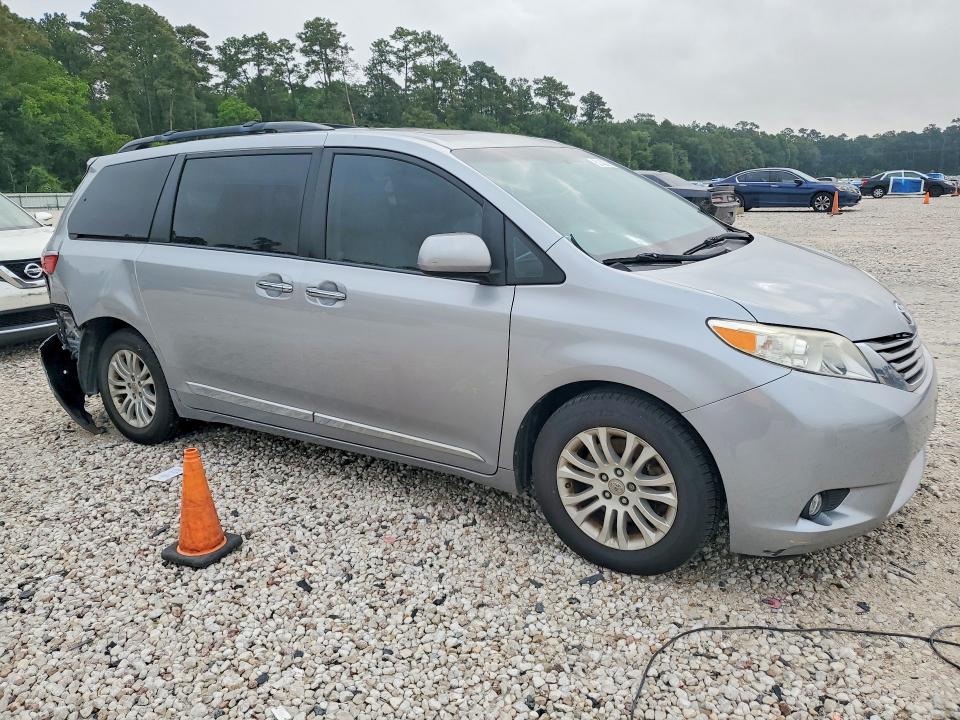 2017 Toyota Sienna მანქანა იყიდება აუქციონზე, vin: 5TDYZ3DC2HS883672, აუქციონის ნომერი: 52140376