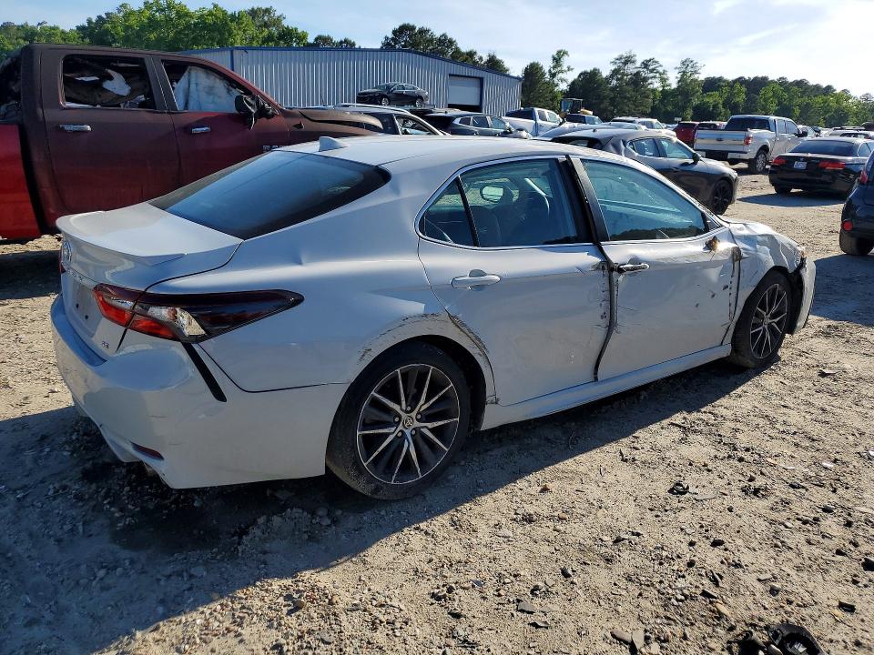 Auction sale of the 2022 Toyota Camry, vin: 4T1G11AK2NU057720, lot number: 54780366