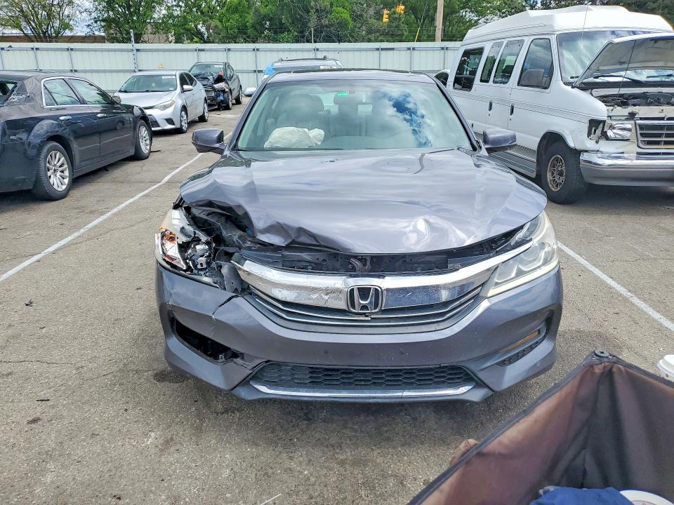 2017 Honda Accord მანქანა იყიდება აუქციონზე, vin: 1HGCR3F81HA029371, აუქციონის ნომერი: 53747366