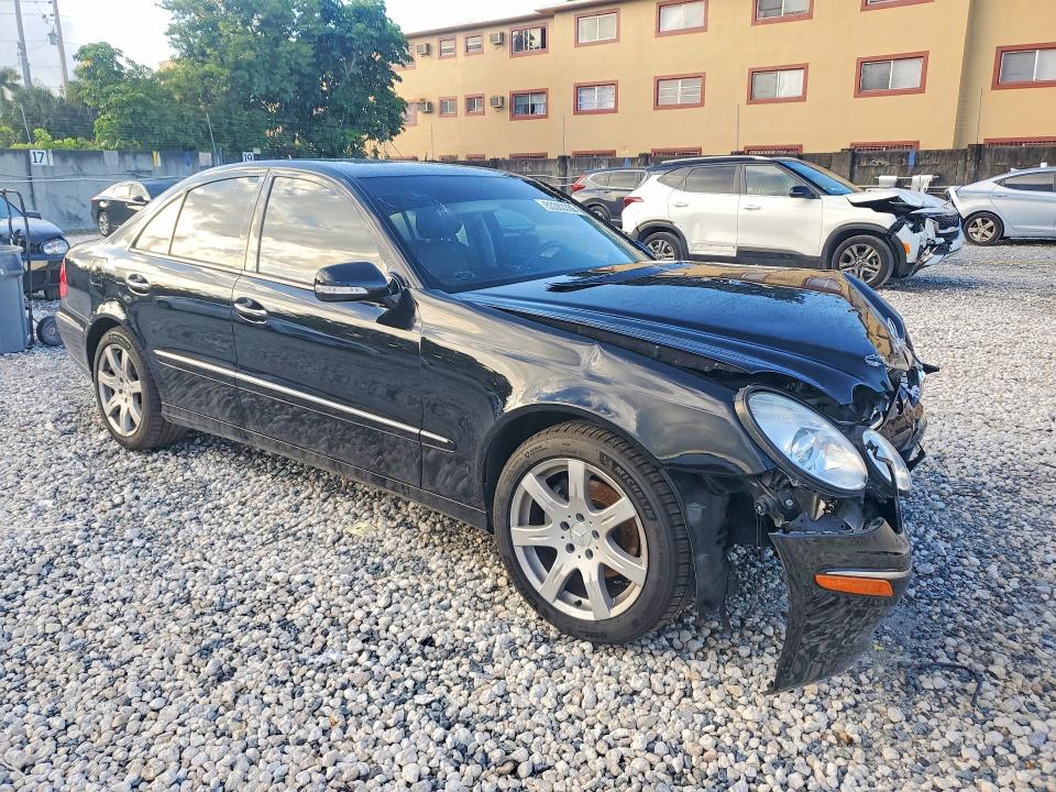 53383336 :رقم المزاد ، WDBUF56X07A990359 vin ، 2007 Mercedes-benz E مزاد بيع