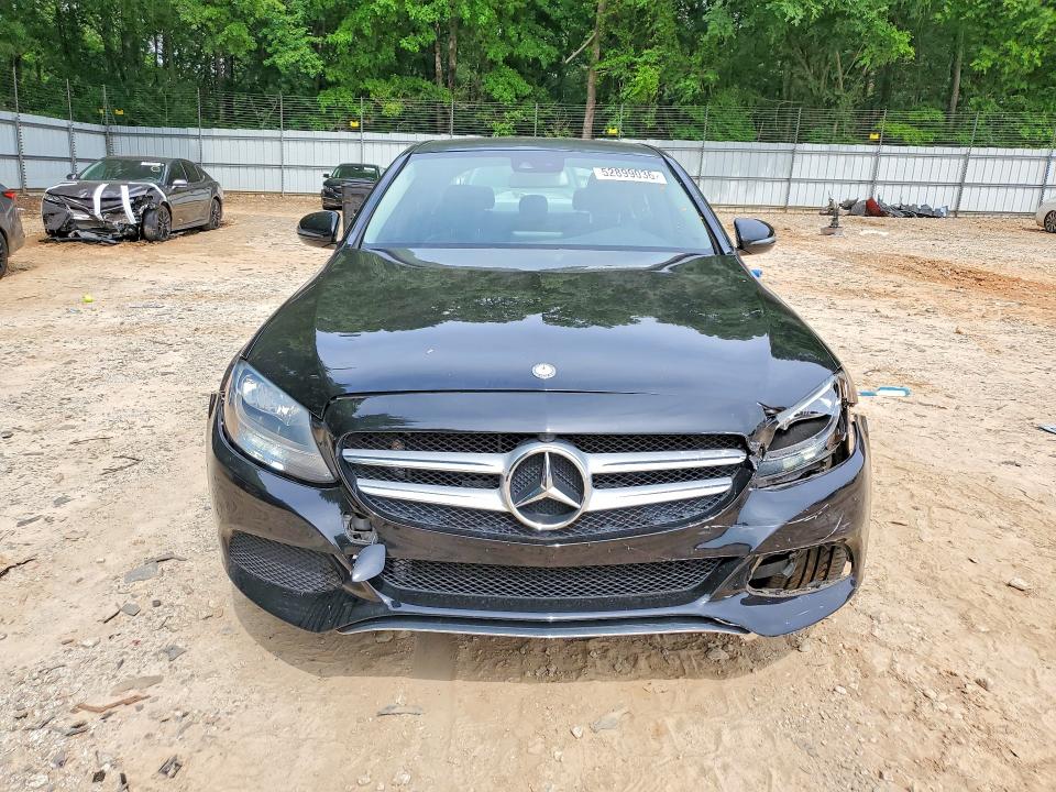 54853236 :رقم المزاد ، 55SWF4KB6HU208815 vin ، 2017 Mercedes-benz C مزاد بيع