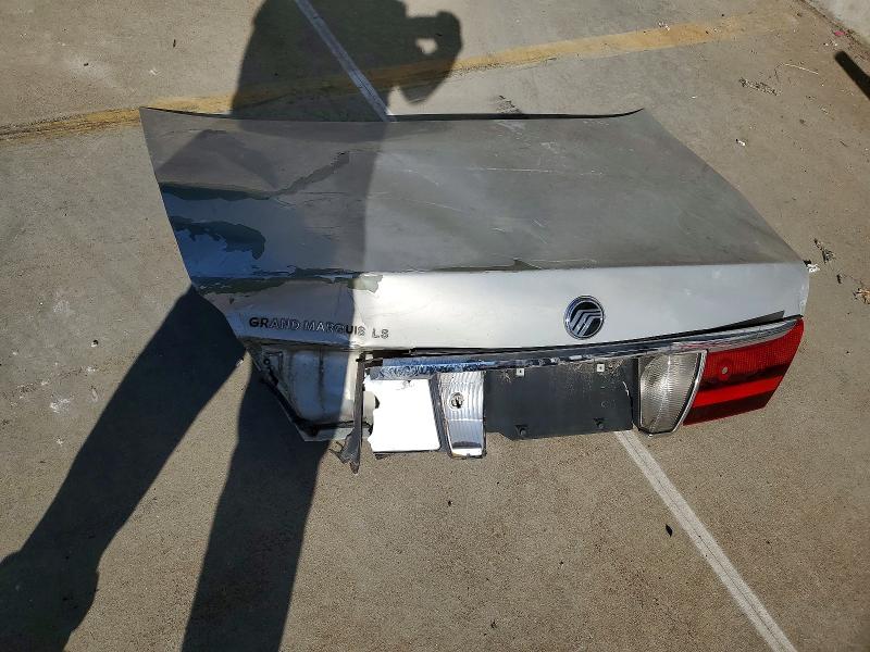2005 Mercury Grand Marquis მანქანა იყიდება აუქციონზე, vin: 2MEFM75W85X603712, აუქციონის ნომერი: 52936296