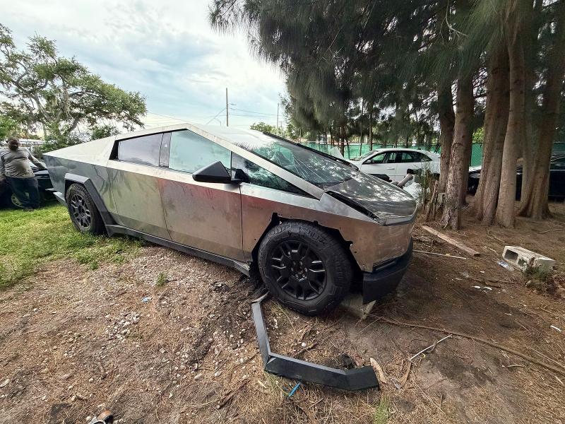 54540336 :رقم المزاد ، 7G2CEHED5RA012985 vin ، 2024 Tesla Cybertruck مزاد بيع