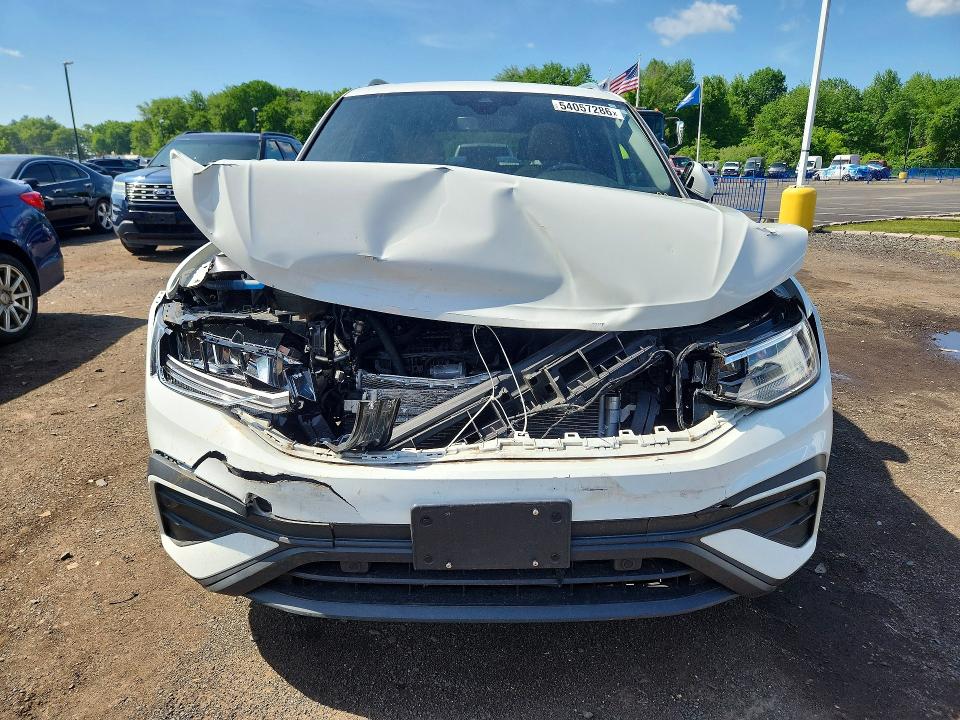 54057286 :رقم المزاد ، 3VV2B7AX8NM076935 vin ، 2022 Volkswagen Tiguan مزاد بيع