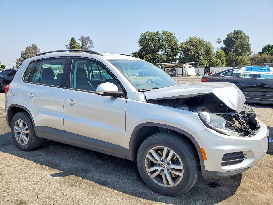 Продажа на аукционе авто 2016 Volkswagen Tiguan, vin: WVGAV7AX4GW571570, номер лота: 53790936