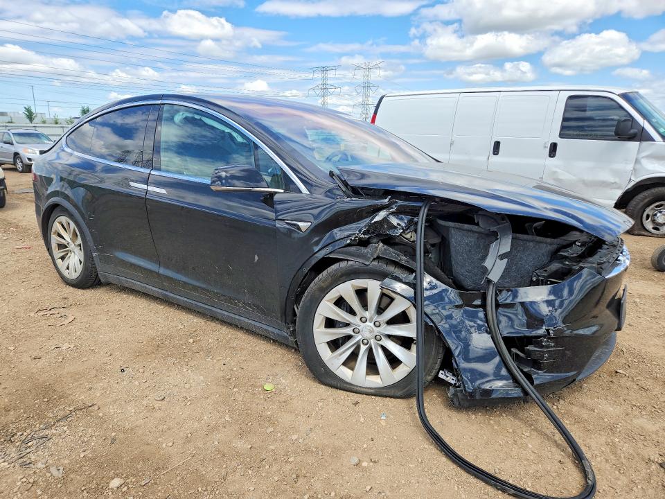 52667776 :رقم المزاد ، 5YJXCAE20JF120762 vin ، 2018 Tesla Model X مزاد بيع