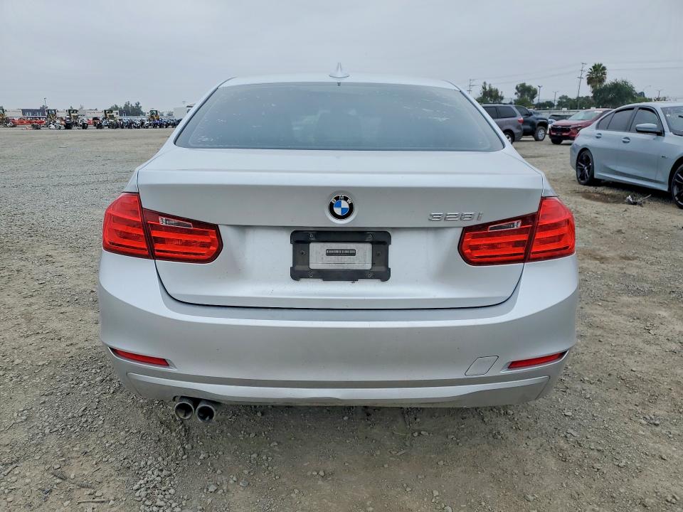 51910596 :رقم المزاد ، WBA3A5G57ENP32481 vin ، 2014 Bmw 328 مزاد بيع