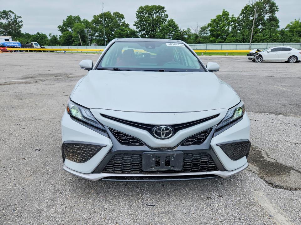 2022 Toyota Camry მანქანა იყიდება აუქციონზე, vin: 4T1K61BK4NU051721, აუქციონის ნომერი: 52169176