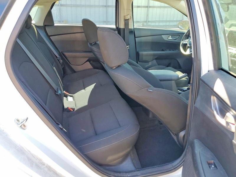 54258366 :رقم المزاد ، 3KPF24AD8ME395023 vin ، 2021 Kia Forte مزاد بيع