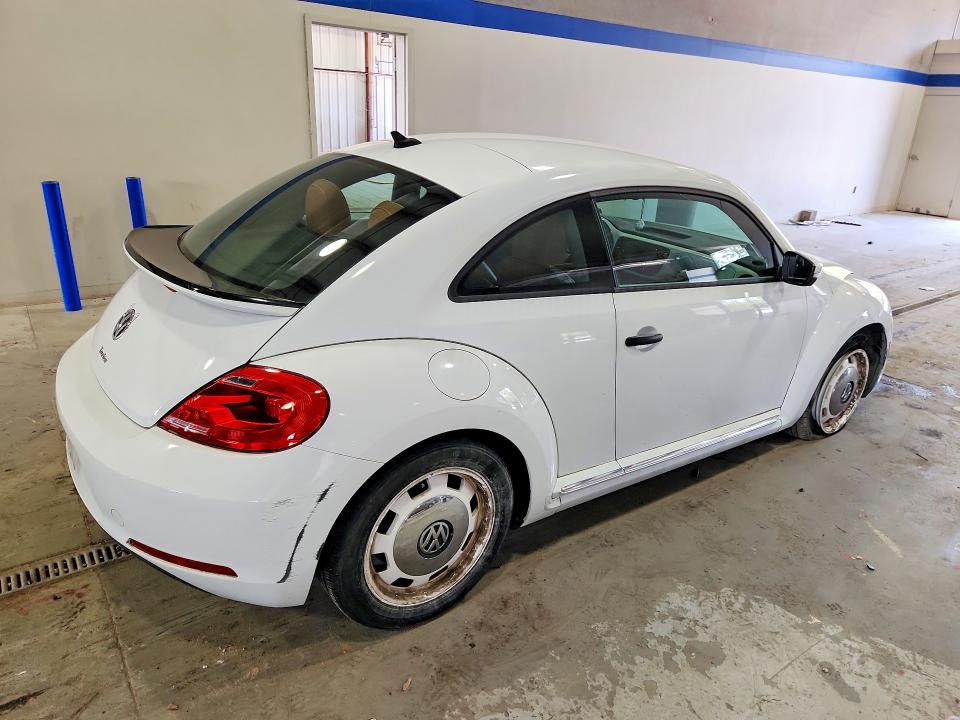 53531056 :رقم المزاد ، 3VWF17ATXGM637104 vin ، 2016 Volkswagen Beetle مزاد بيع