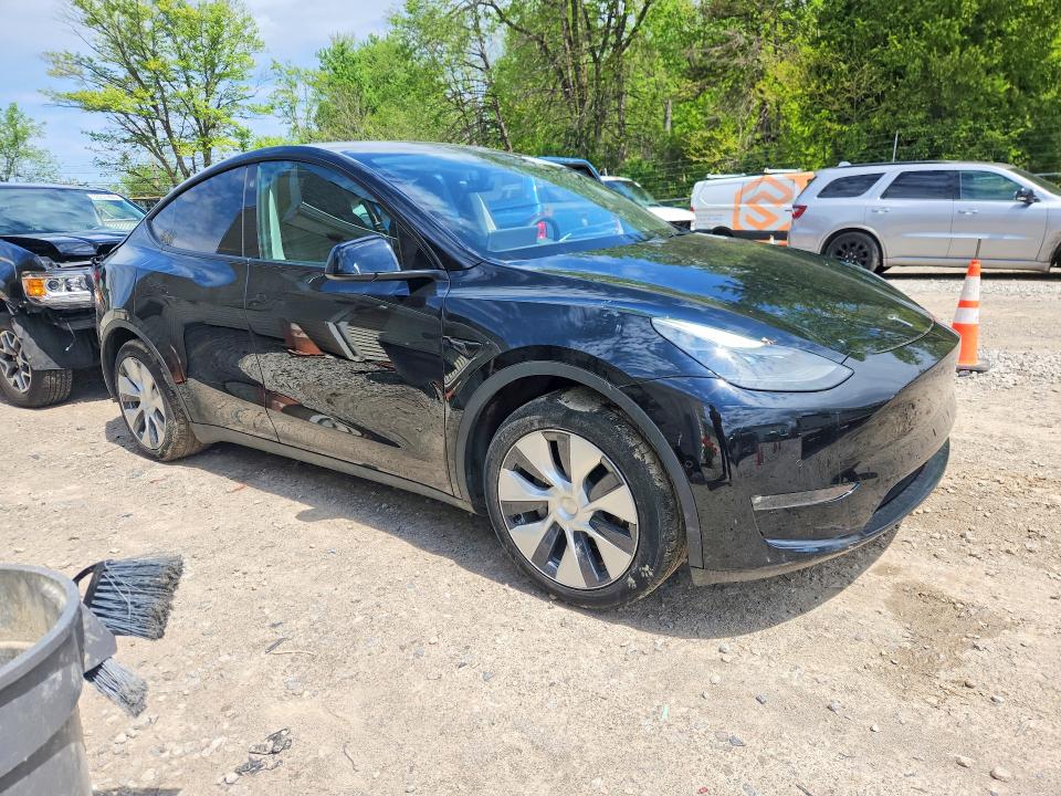 52361906 :رقم المزاد ، 7SAYGAEE2NF519751 vin ، 2022 Tesla Model Y مزاد بيع