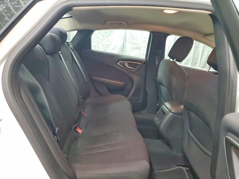 52225686 :رقم المزاد ، 1C3CCCAB9FN657952 vin ، 2015 Chrysler 200 مزاد بيع