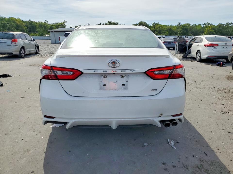 Продаж на аукціоні авто 2018 Toyota Camry, vin: 4T1B11HK8JU556421, номер лоту: 52516626
