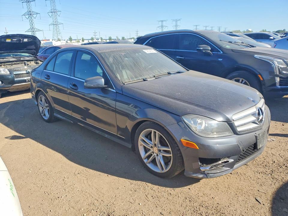 2013 Mercedes-benz C მანქანა იყიდება აუქციონზე, vin: WDDGF8AB3DR273209, აუქციონის ნომერი: 52554366