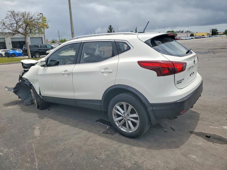 51512586 :رقم المزاد ، JN1BJ1CRXHW105808 vin ، 2017 Nissan Rogue Sport مزاد بيع