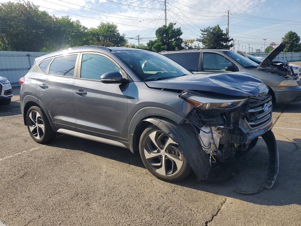 53974246 :رقم المزاد ، KM8J33A24JU784105 vin ، 2018 Hyundai Tucson مزاد بيع