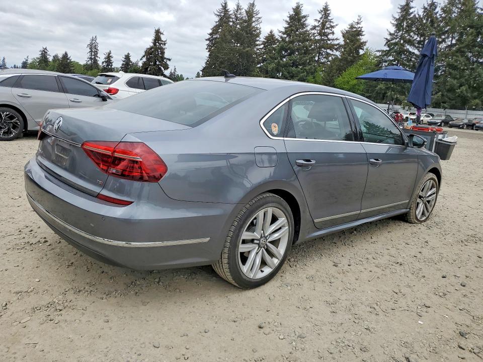 52432246 :رقم المزاد ، 1VWGT7A31HC038433 vin ، 2017 Volkswagen Passat مزاد بيع