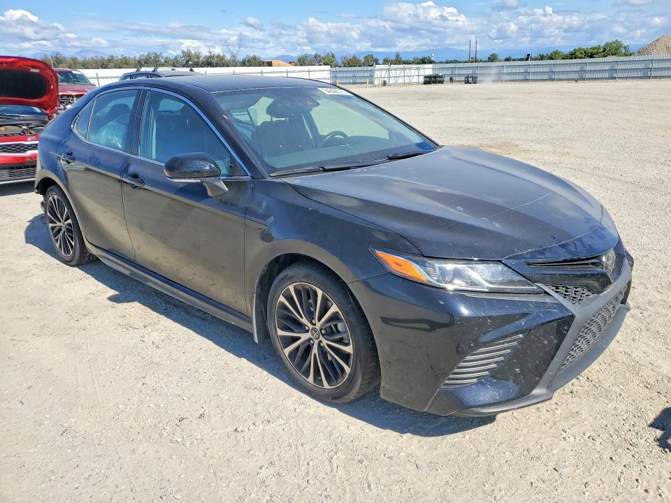 54508026 :رقم المزاد ، 4T1B11HKXKU795437 vin ، 2019 Toyota Camry مزاد بيع