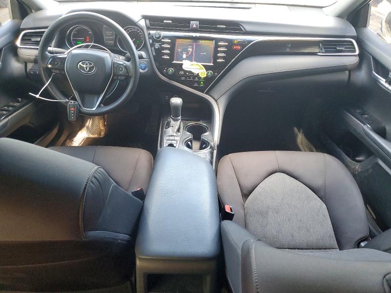 53121106 :رقم المزاد ، 4T1B31HK1JU003653 vin ، 2018 Toyota Camry مزاد بيع