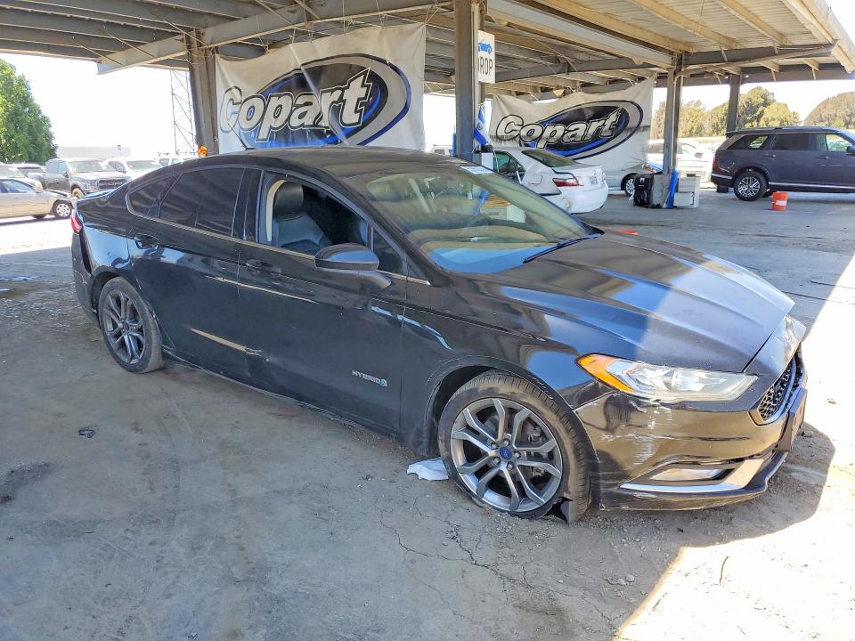 53852276 :رقم المزاد ، 3FA6P0LU3HR315431 vin ، 2017 Ford Fusion مزاد بيع